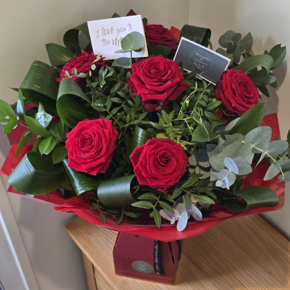 Luxury Naomi Red Rose Bouquet 6 stems