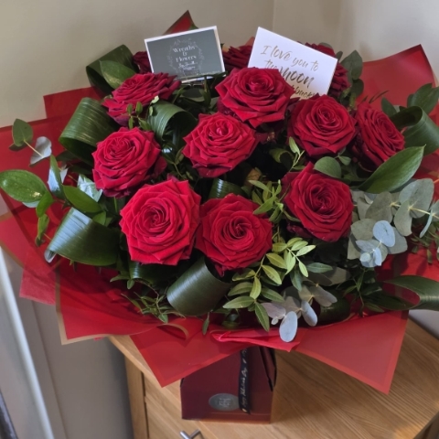 Luxury Naomi Red Rose Bouquet 12 Stems